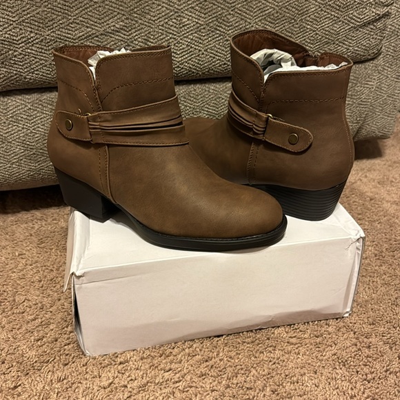 NIB Luoika size 8Wide Width Women’s Brown Ankle Boots - Picture 3 of 9